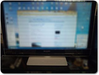LC-24K7とWindows7パソコン画面